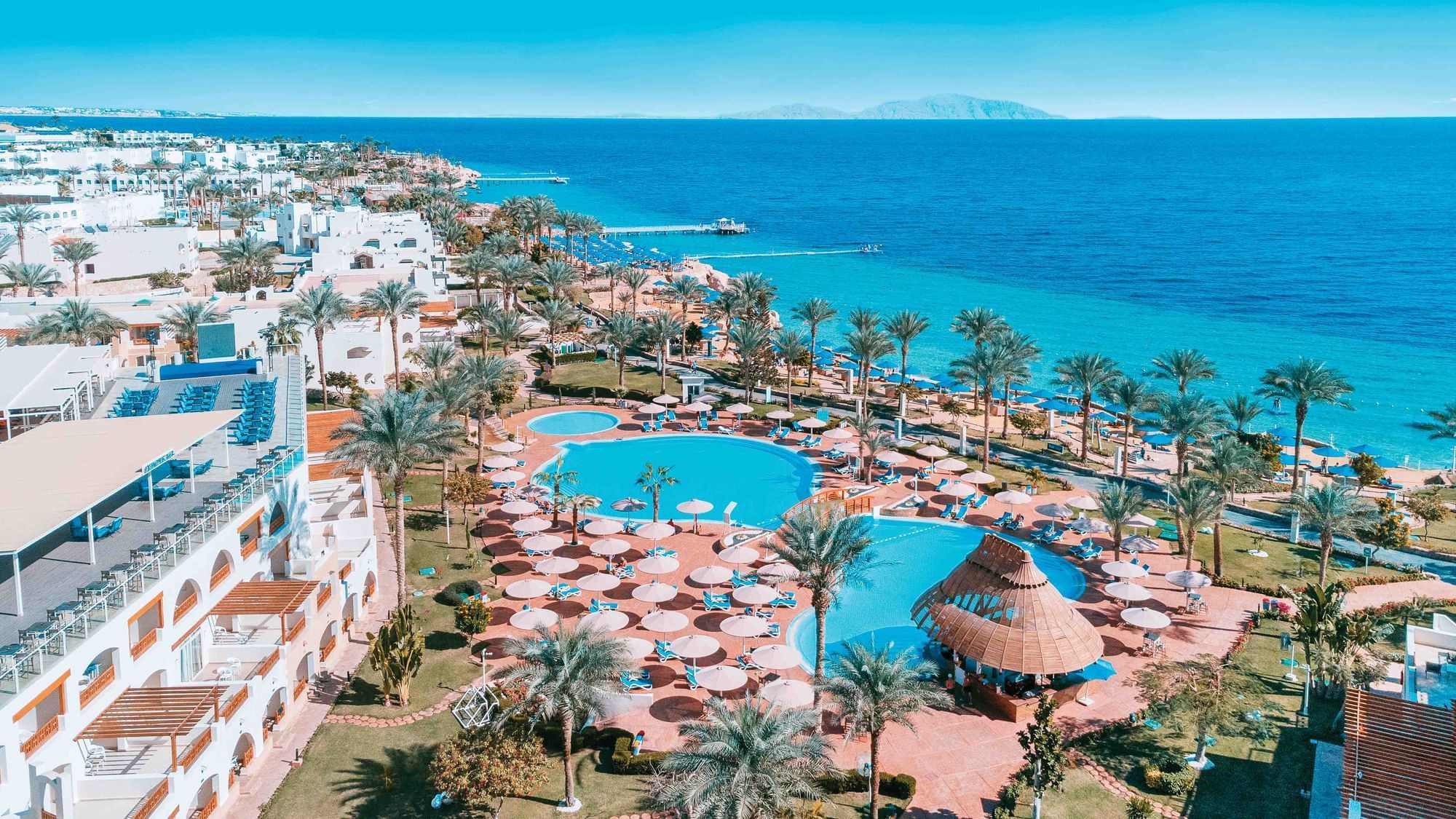 منتجع على ساحل البحر الأحمر في شرم الشيخ